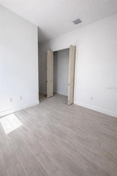 Spacious, unfurnished interior of a new home in , Port Charlotte (Image 13).