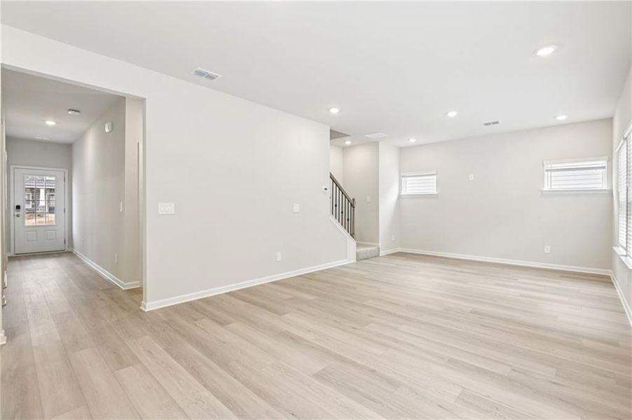 Spacious, unfurnished interior of a new home in Ivey Township, Dallas (Image 45).