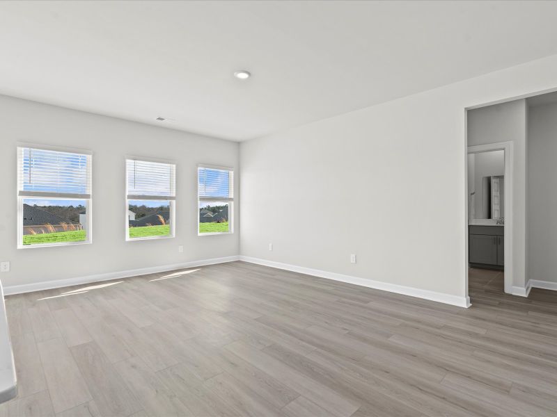 Spacious, unfurnished interior of a new home in Brayfield Manor - Signature Collection, Wellford (Image 12).