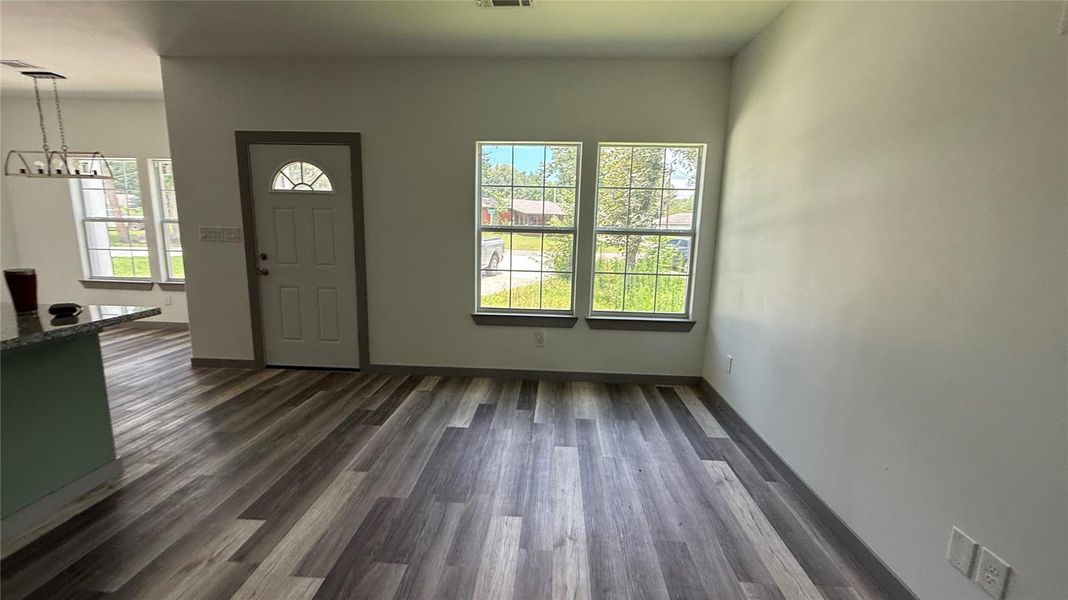 Spacious, unfurnished interior of a new home in , Conroe (Image 12).