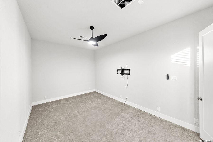 Spacious, unfurnished interior of a new home in Ventana, Bulverde (Image 26).