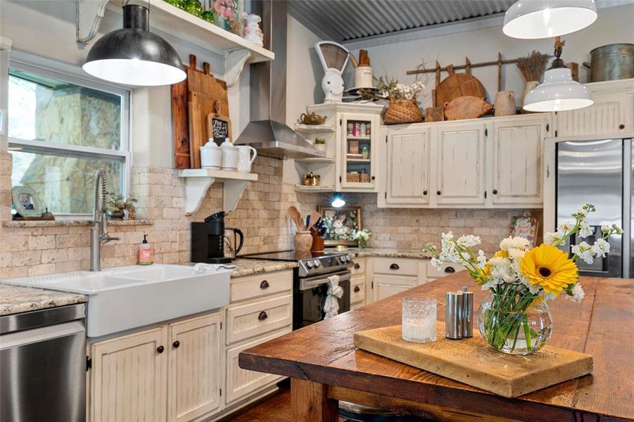 Furnished interior view inside a new home in , Groesbeck (Image 6).