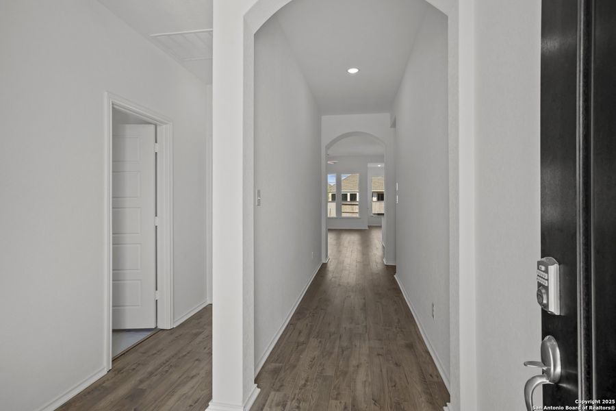 Spacious, unfurnished interior of a new home in Stillwater Ranch 45', San Antonio (Image 12).
