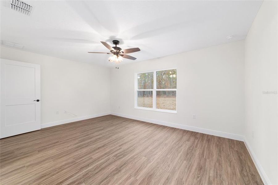 Spacious, unfurnished interior of a new home in , Dunnellon (Image 22).