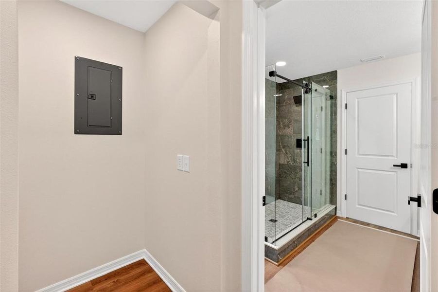 Spacious, unfurnished interior of a new home in , Leesburg (Image 35).