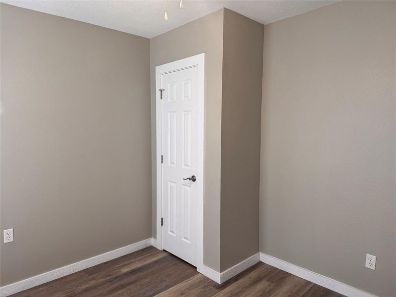 Spacious, unfurnished interior of a new home in , Bedias (Image 10).