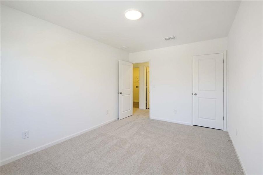 Spacious, unfurnished interior of a new home in The Pointe at Heron Bay, Locust Grove (Image 25).