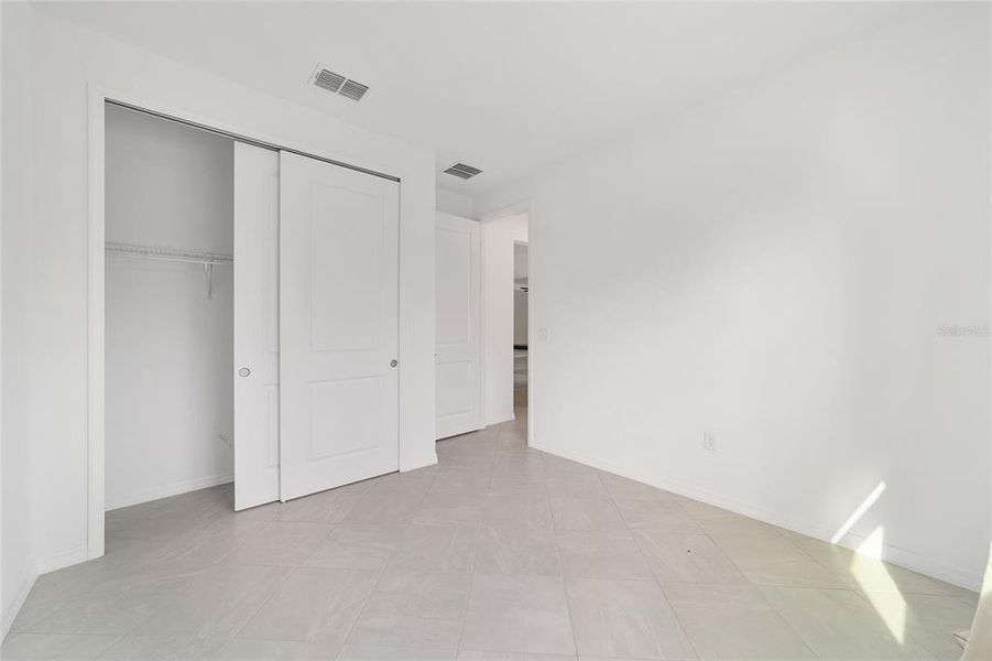 Spacious, unfurnished interior of a new home in Calesa Township, Ocala (Image 65).