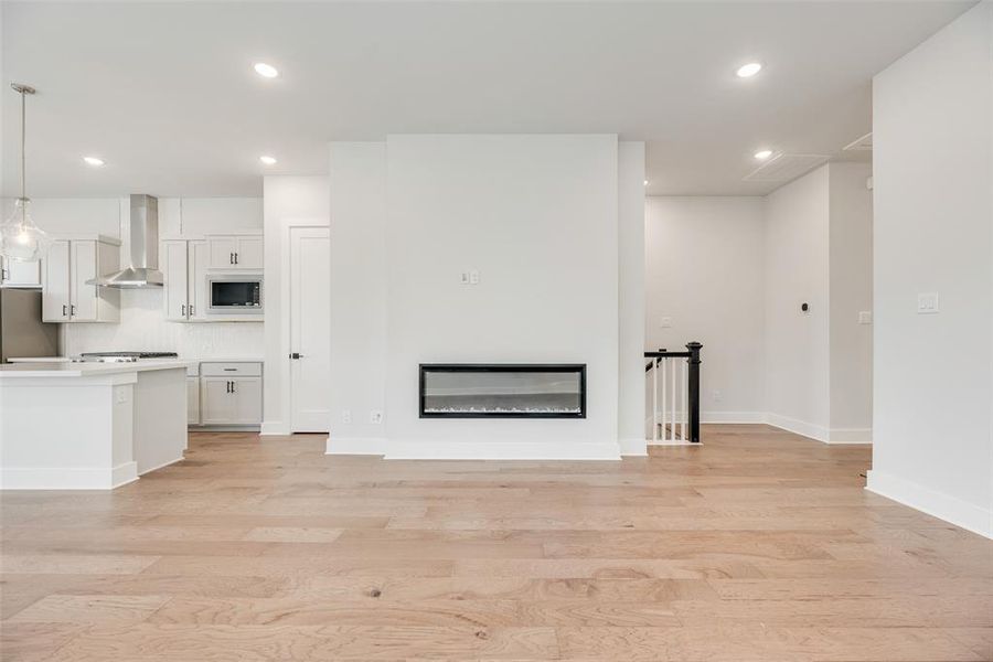 Spacious, unfurnished interior of a new home in Collin Creek, Plano (Image 11).