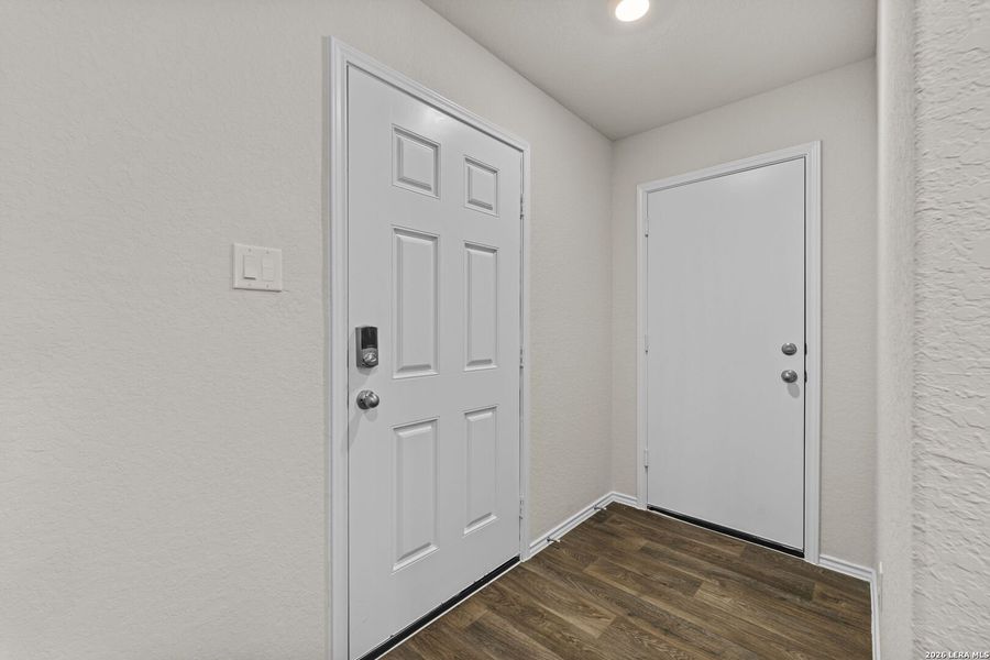 Spacious, unfurnished interior of a new home in Stonehill, San Antonio (Image 20).