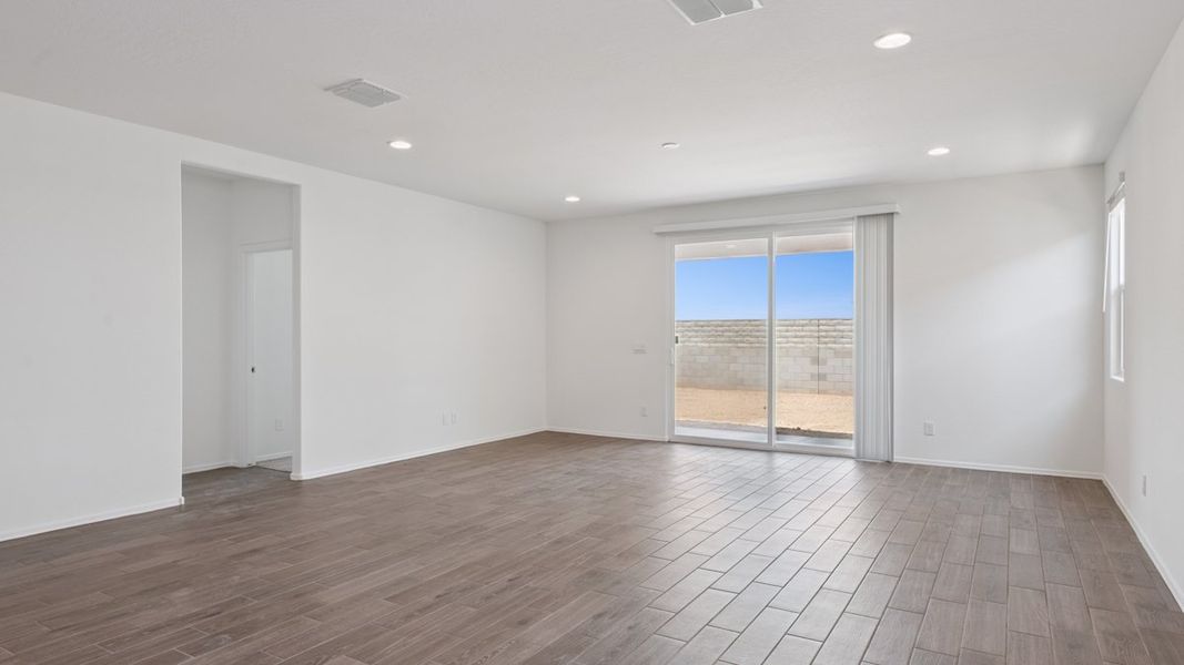 Spacious, unfurnished interior of a new home in Moonlight, Maricopa (Image 15).