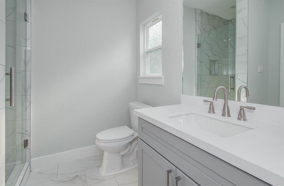 Granite countertops in the bathroom