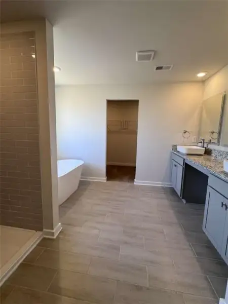 Spacious, unfurnished interior of a new home in Creekbend Overlook, Fairburn (Image 16). Spacious, unfurnished interior of a new home in Creekbend Overlook, Fairburn (Image 16).