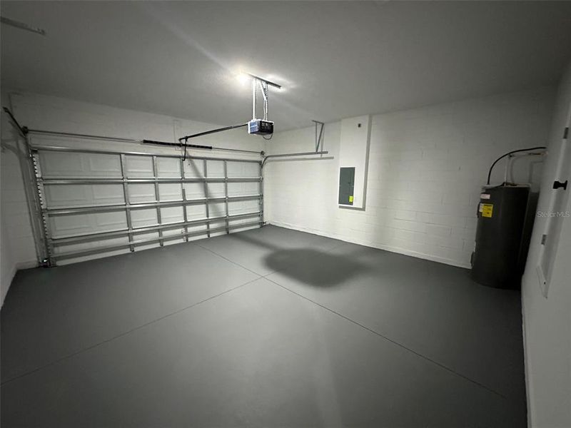 Spacious, unfurnished interior of a new home in , Citrus Springs (Image 21).