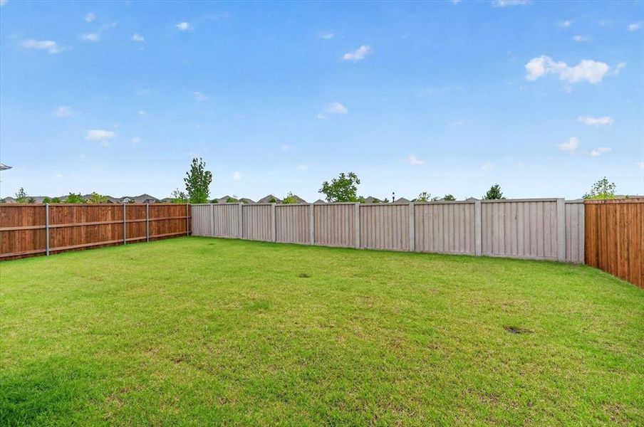 Exterior details and patio area of a home in Sandbrock Ranch, Aubrey (Image 2).