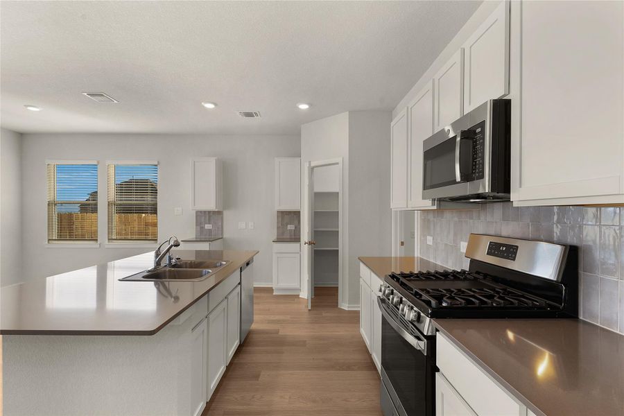 REPRESENTATIVE OF FLOOR PLAN ONLY REPRESENTATIVE OF FLOOR PLAN ONLY