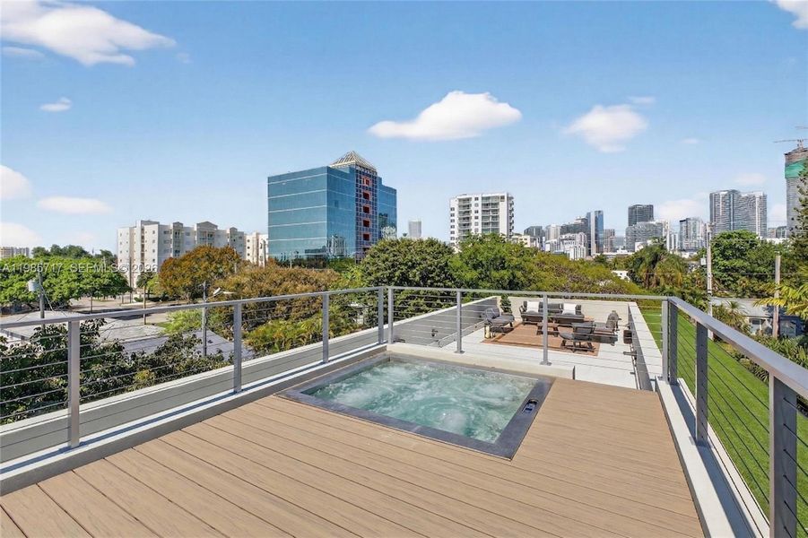 Condo located in Miami, FL showcasing its design and architecture (Image 6).