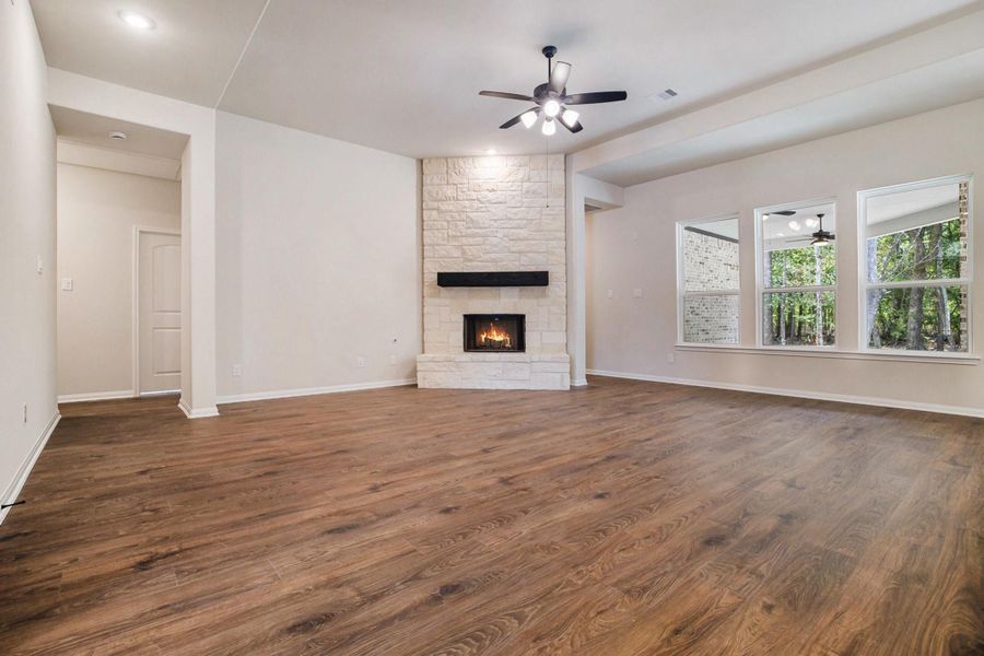Spacious, unfurnished interior of a new home in Encino Estates, Dayton (Image 12).