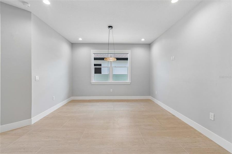Spacious, unfurnished interior of a new home in , Tampa (Image 24).