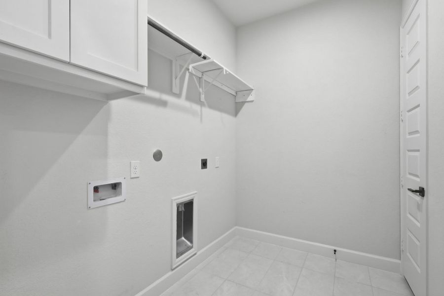 Spacious, unfurnished interior of a new home in Sienna, Missouri City (Image 18).