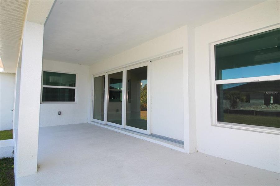 Exterior details and patio area of a home in , Port Charlotte (Image 4).