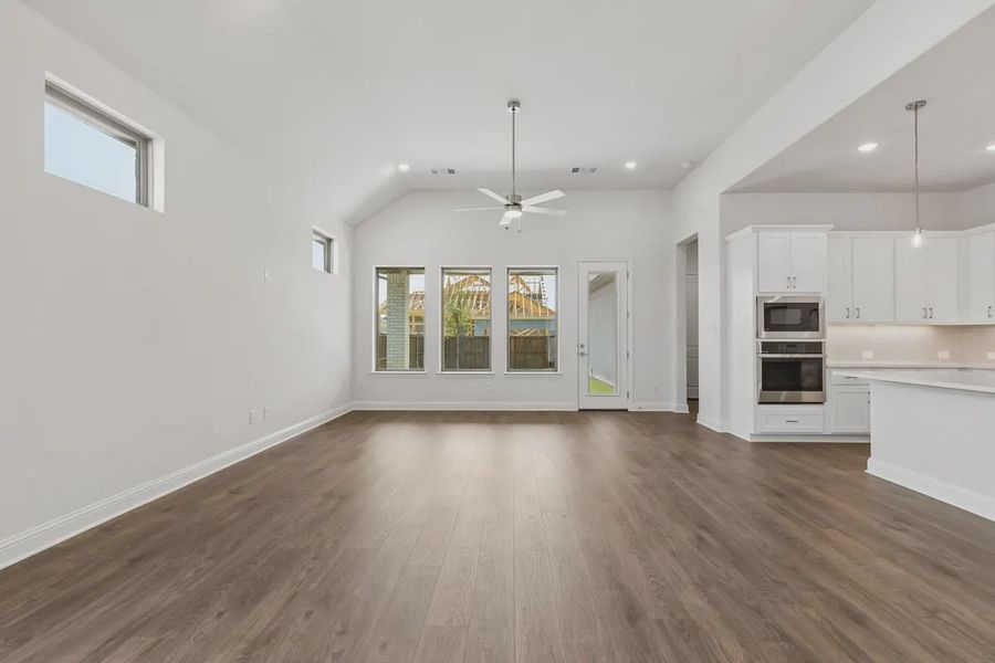 Spacious, unfurnished interior of a new home in Talia, Mesquite (Image 19).