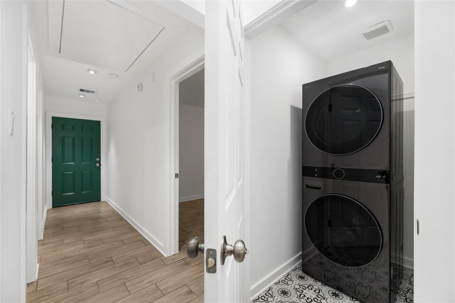 Unit B Laundry Room with Washer/Dryer Unit B Laundry Room with Washer/Dryer