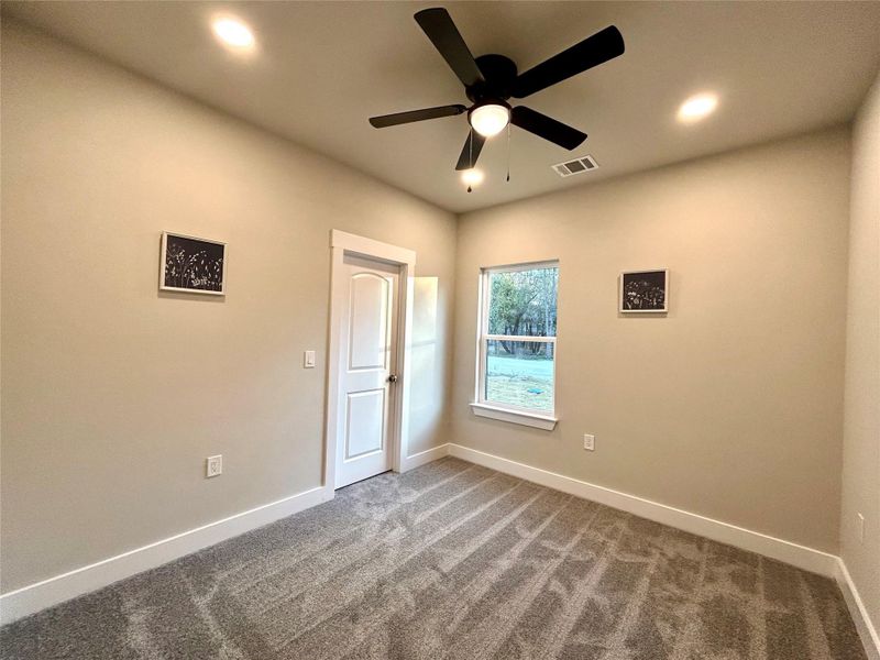 Second small bedroom.