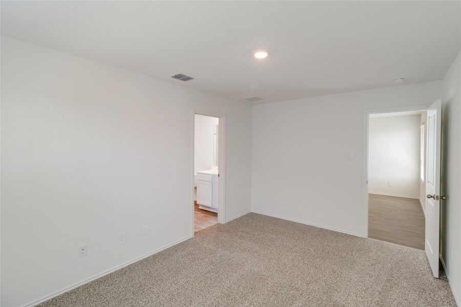 Spacious, unfurnished interior of a new home in Prairie Lakes, Buda (Image 16).