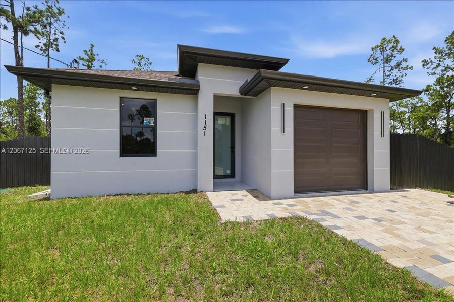 Exterior details and patio area of a home in , Lehigh Acres (Image 3).