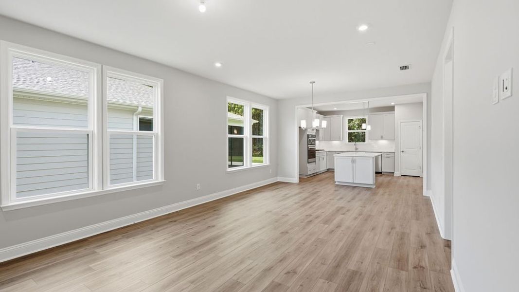 Spacious, unfurnished interior of a new home in Sun City Hilton Head, Bluffton (Image 17).