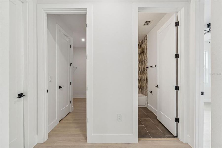 Spacious, unfurnished interior of a new home in , Tampa (Image 52).