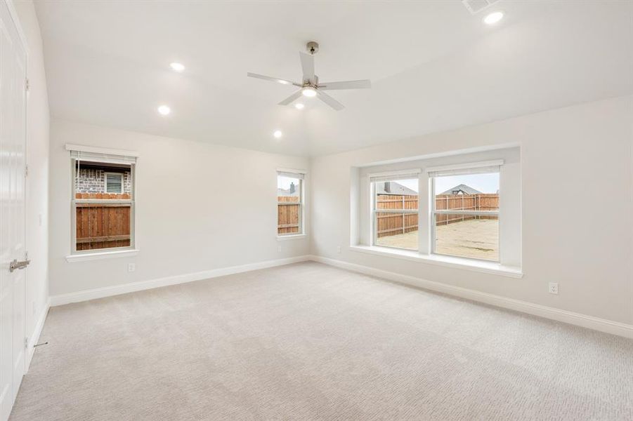 Spacious, unfurnished interior of a new home in Sunrise at Garden Valley, Waxahachie (Image 25).