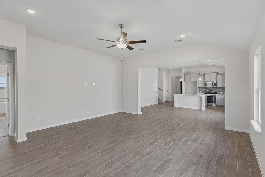 Spacious, unfurnished interior of a new home in Butler Farms, Liberty Hill (Image 18).