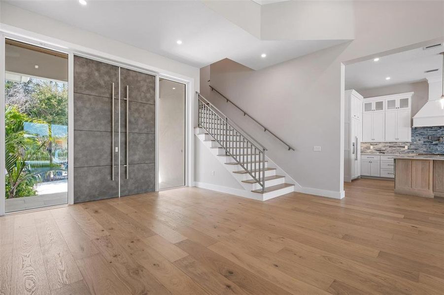 Spacious, unfurnished interior of a new home in , Sarasota (Image 23).