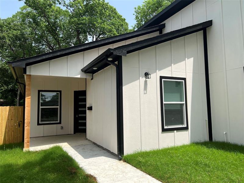 Exterior details and patio area of a home in , Dallas (Image 3).