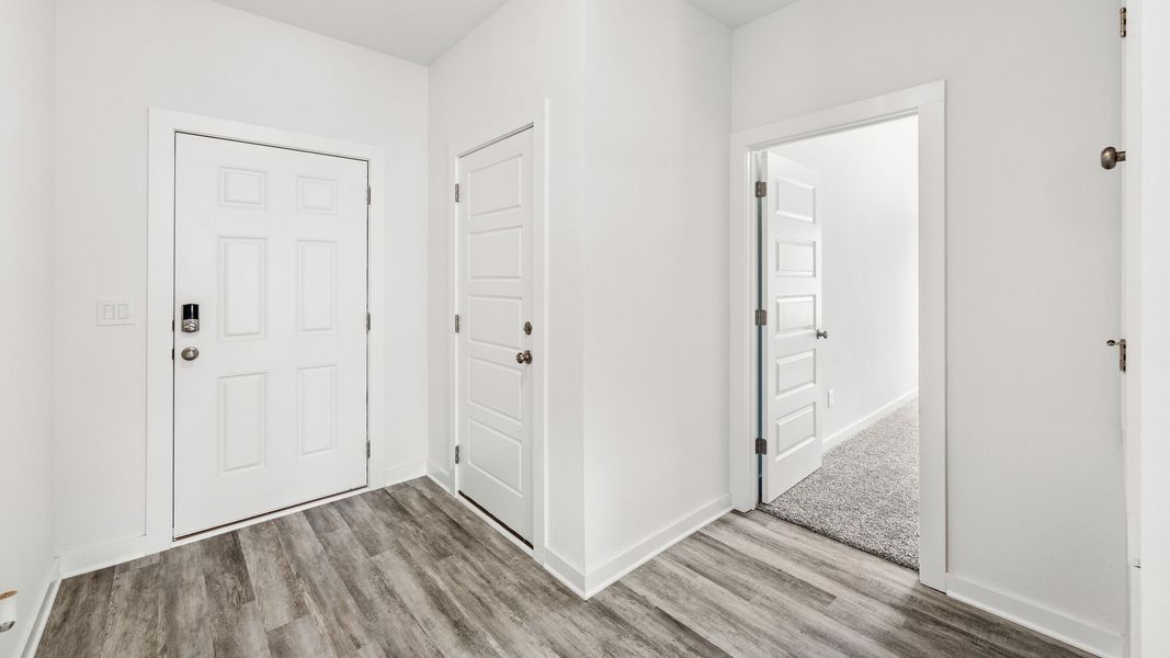 Representative unfurnished interior of a home built from the Walker by D.R. Horton in Ashton Park Phase III, Freeport (Image 17).