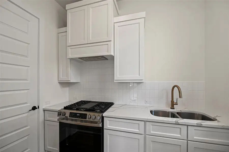 Close-up of interior finishes inside a home in Bridgeland 80′, Cypress (Image 8).