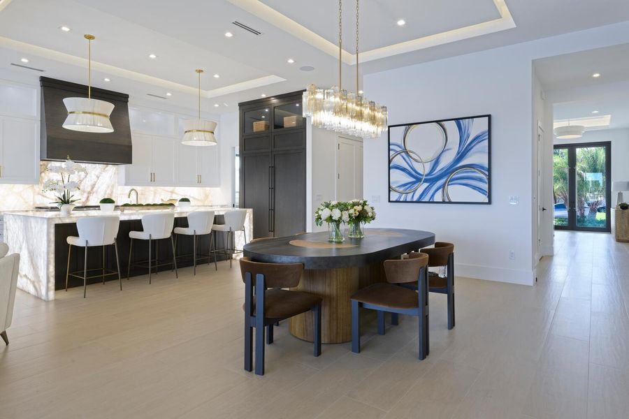 DINING ROOM / KITCHEN DINING ROOM / KITCHEN