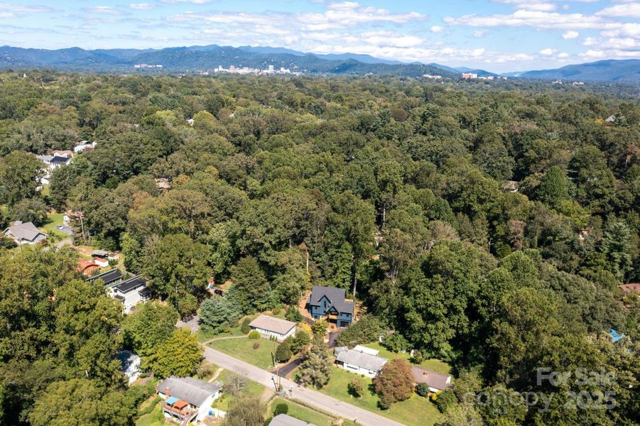 Walkable to West Asheville Park and Haywood Road Amenities Walkable to West Asheville Park and Haywood Road Amenities