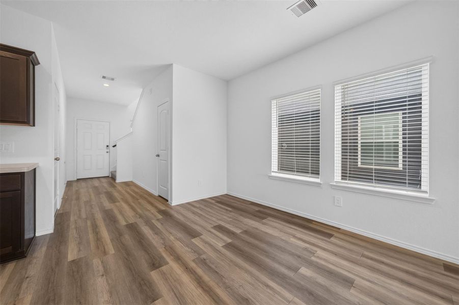 Spacious, unfurnished interior of a new home in , Houston (Image 39).