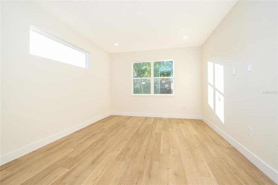 Spacious, unfurnished interior of a new home in , Casselberry (Image 6).
