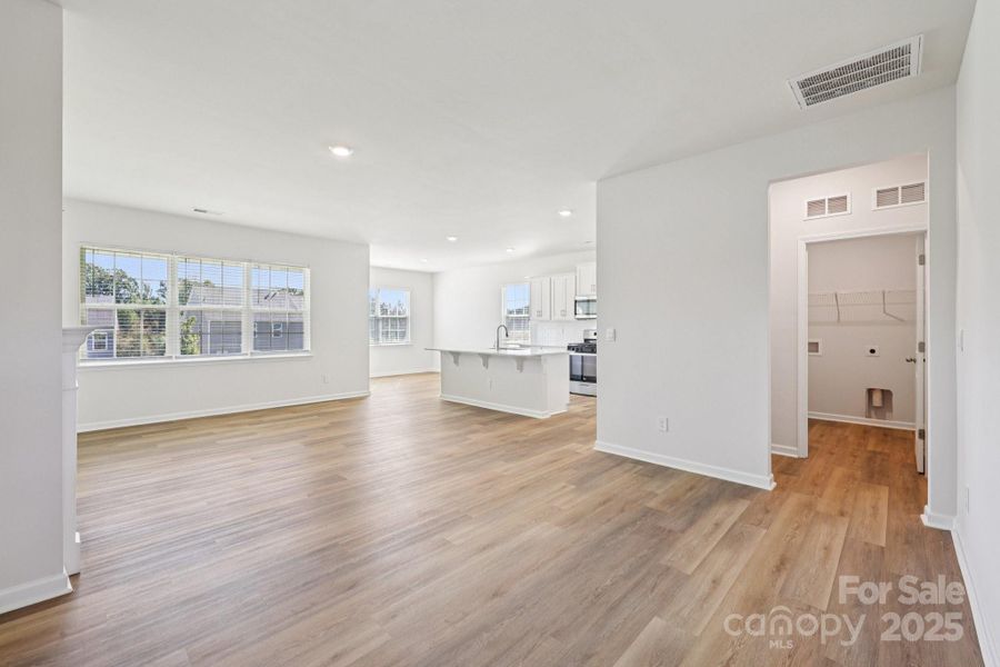 Spacious, unfurnished interior of a new home in Nolen Farm, Gastonia (Image 27).