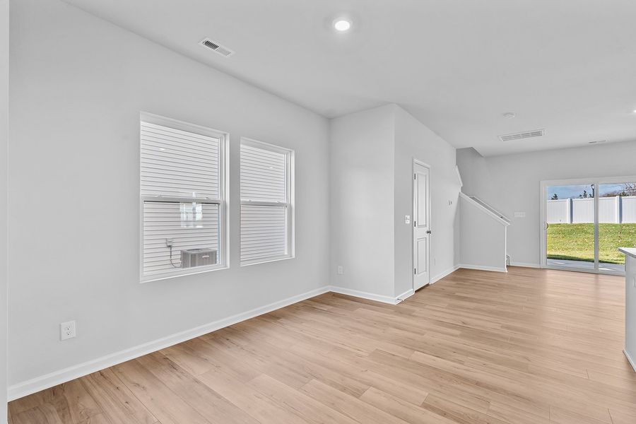 Spacious, unfurnished interior of a new home in Hanes Lake, Winston-Salem (Image 17).
