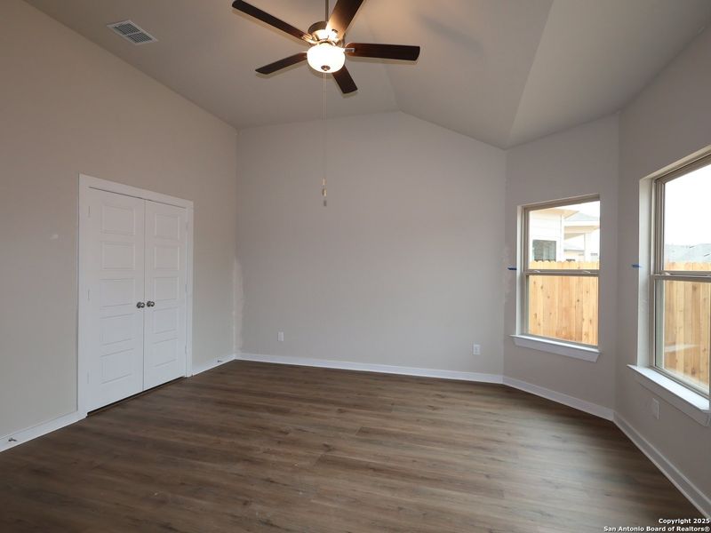Spacious, unfurnished interior of a new home in Winding Brook, San Antonio (Image 20).