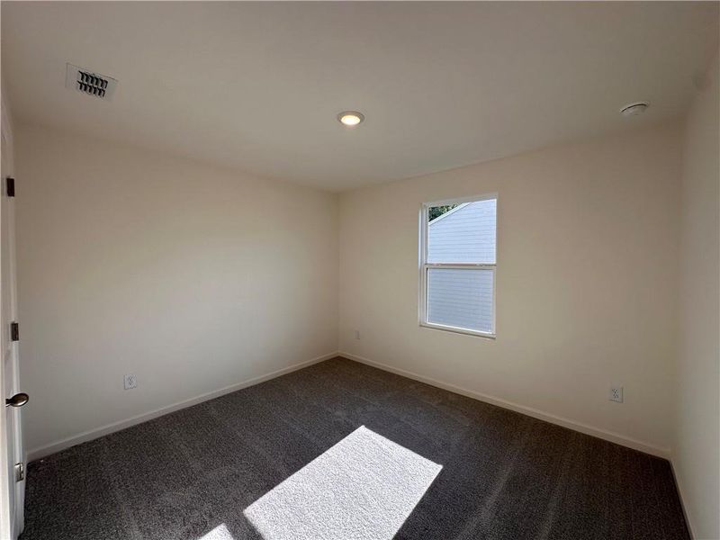 Spacious, unfurnished interior of a new home in Mt. Tabor Ridge, Dallas (Image 10).