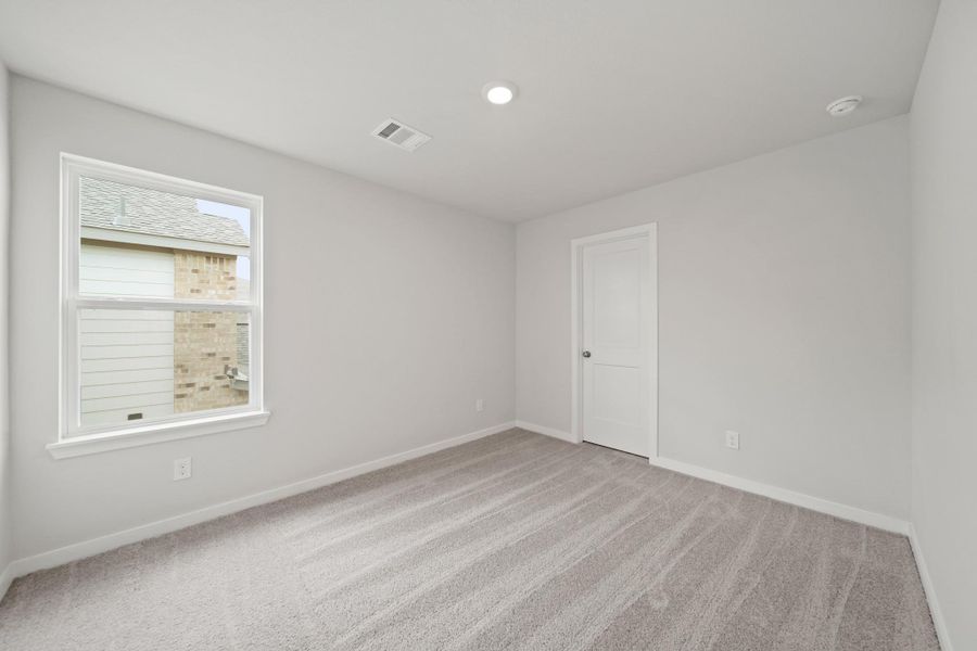 Spacious, unfurnished interior of a new home in Riverwood Ranch, Angleton (Image 22).