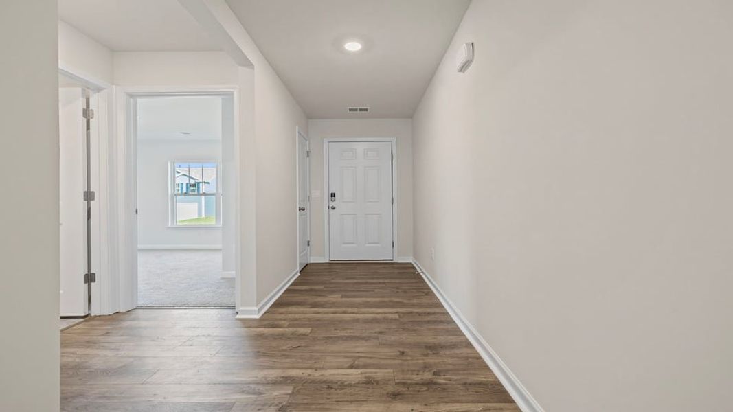 Spacious, unfurnished interior of a new home in Cedar Gap, Fountain Inn (Image 13).
