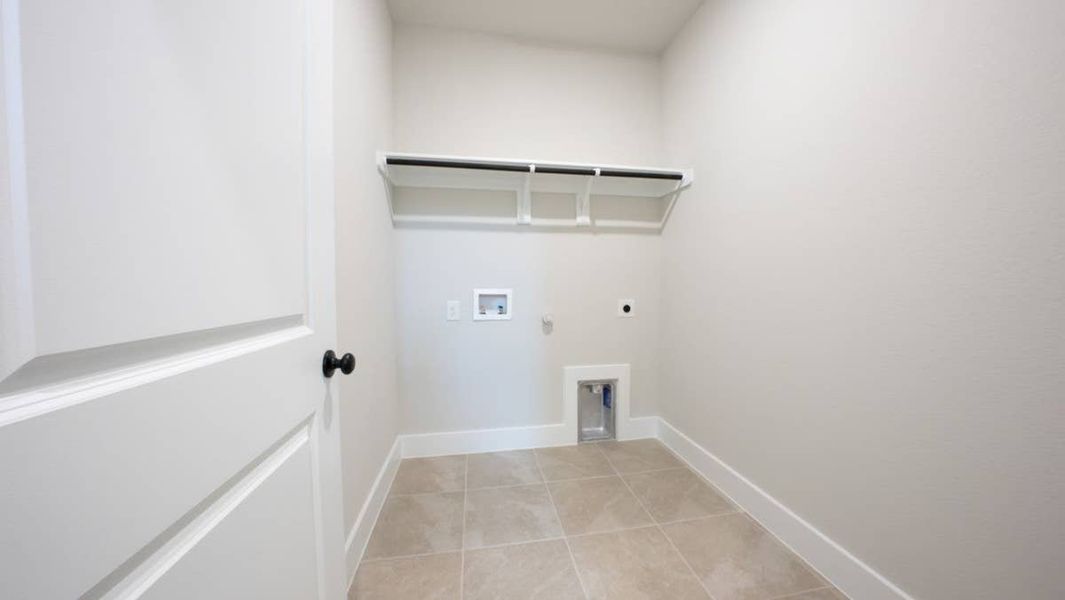 Representative unfurnished interior of a home built from the Roosevelt Select F by First Texas Homes in Parkside, Denton (Image 24).