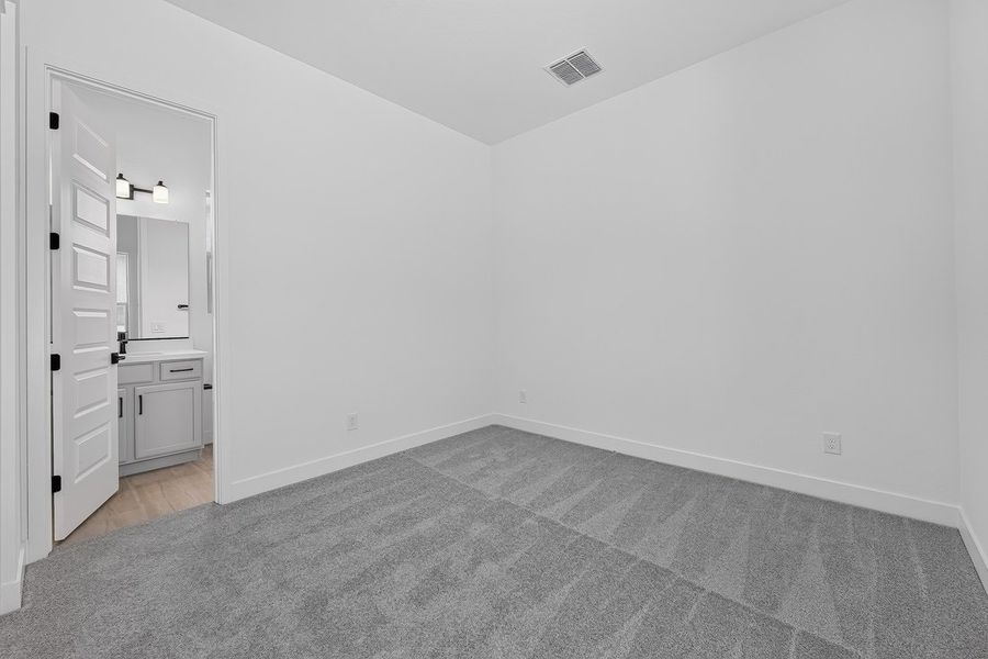 Spacious, unfurnished interior of a new home in Verdin, Phoenix (Image 18).